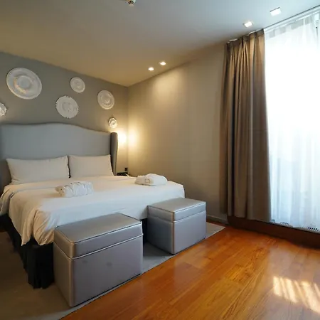 987 Design 4* Praha