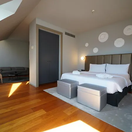 987 Design 4* Praha