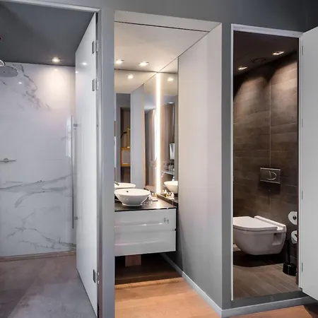 987 Design 4* Πράγα