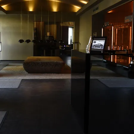 987 Design 4* Πράγα