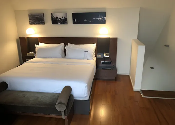 987 Design Hotell 4*
